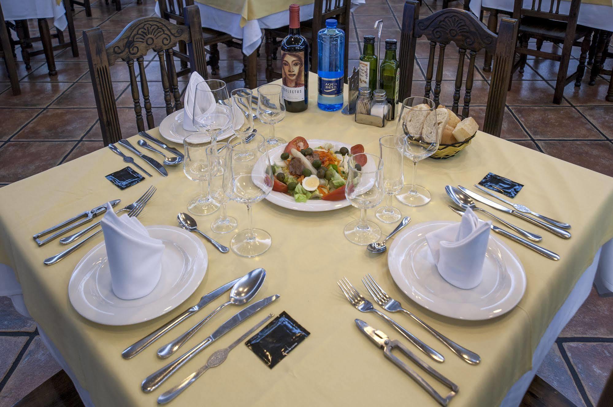 Hotel Moya Honrubia Екстер'єр фото